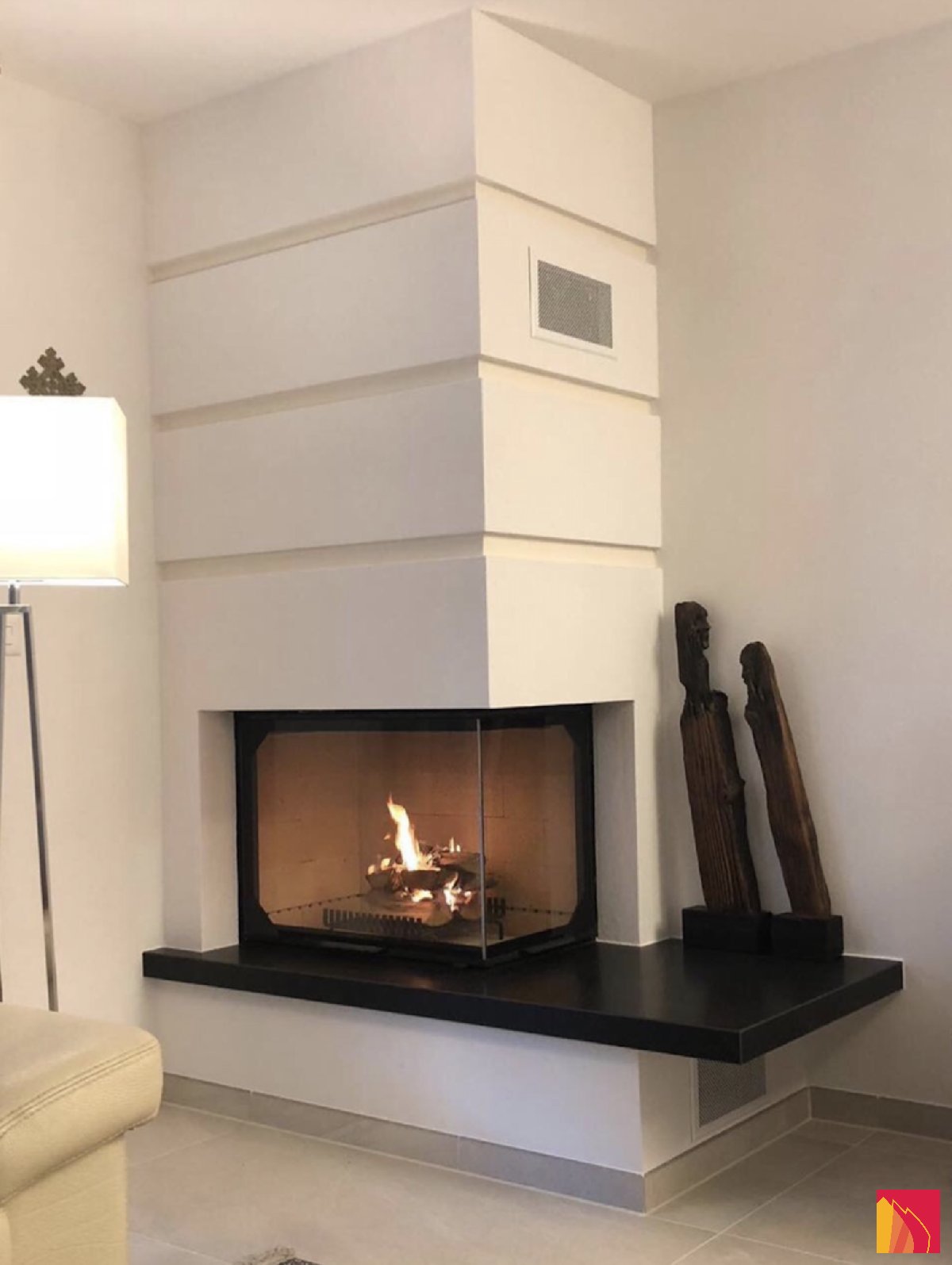 Chimenea con ventana lateral y base de granito - Carron-Lugon
