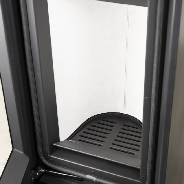 Große vertikale Brennkammer. Typisch Tonwerk.