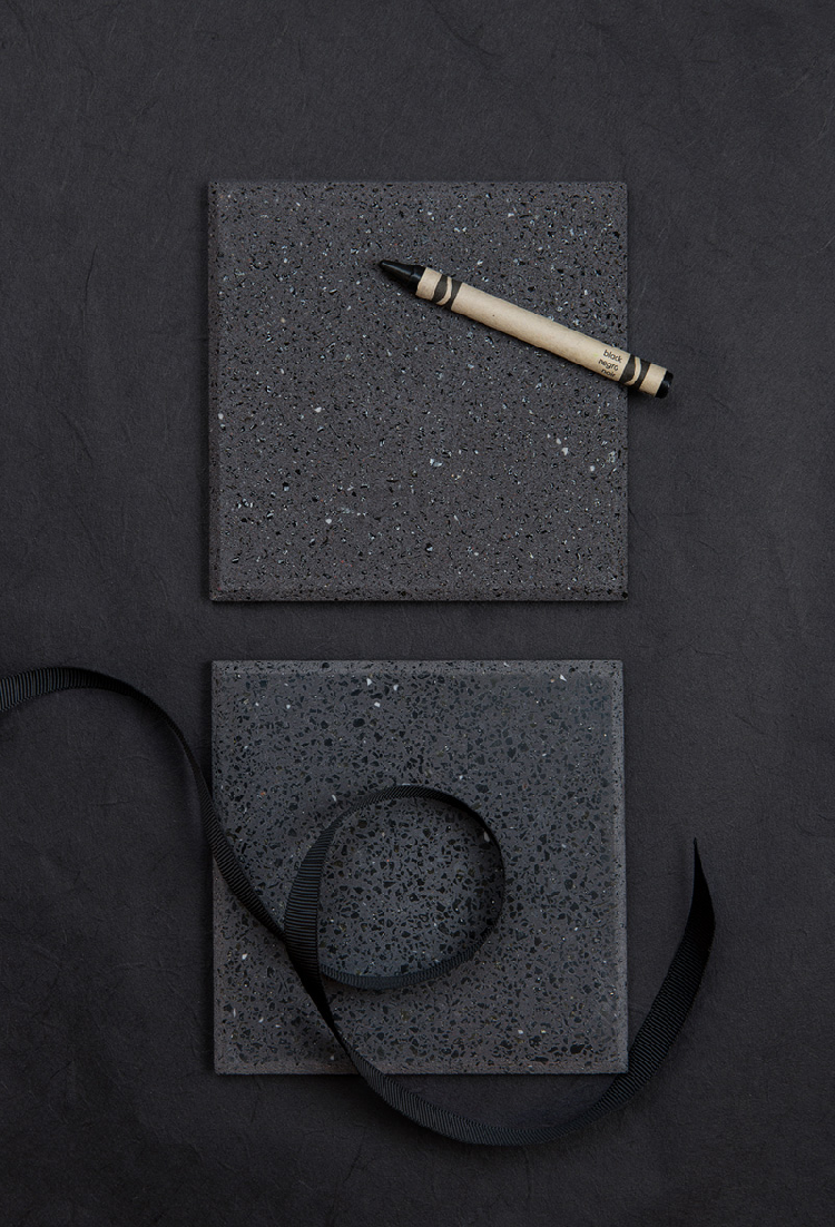 Schwarz poliert / roh