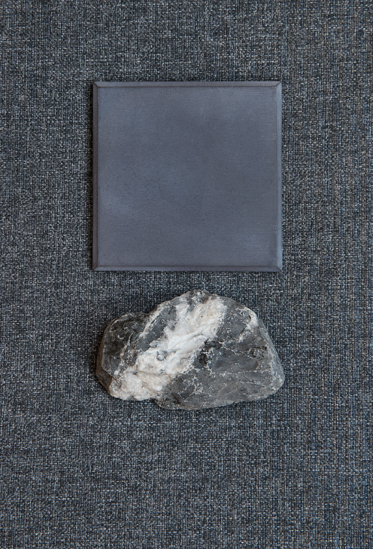 Schwarzer Naturbeton