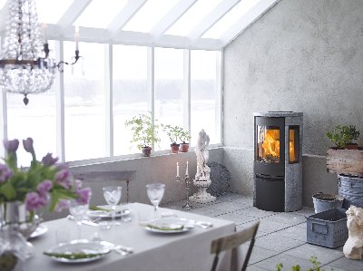 Contura 556T noir avec porte