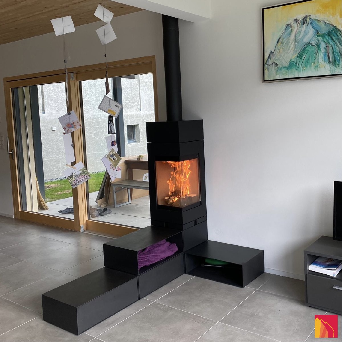 Estufa de leña Skantherm Elements 400 ángulo - Carron-Lugon