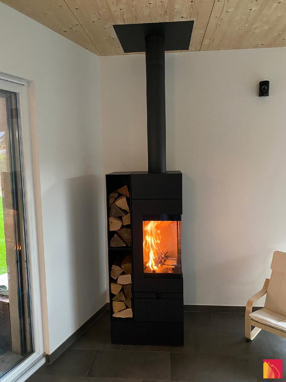 Estufa de leña Skantherm Elements 400 ángulo - Carron-Lugon