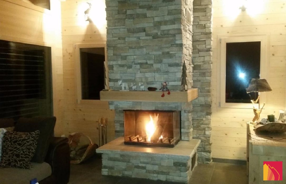 Chimenea de tres lados con revestimiento de piedra - Carron-Lugon