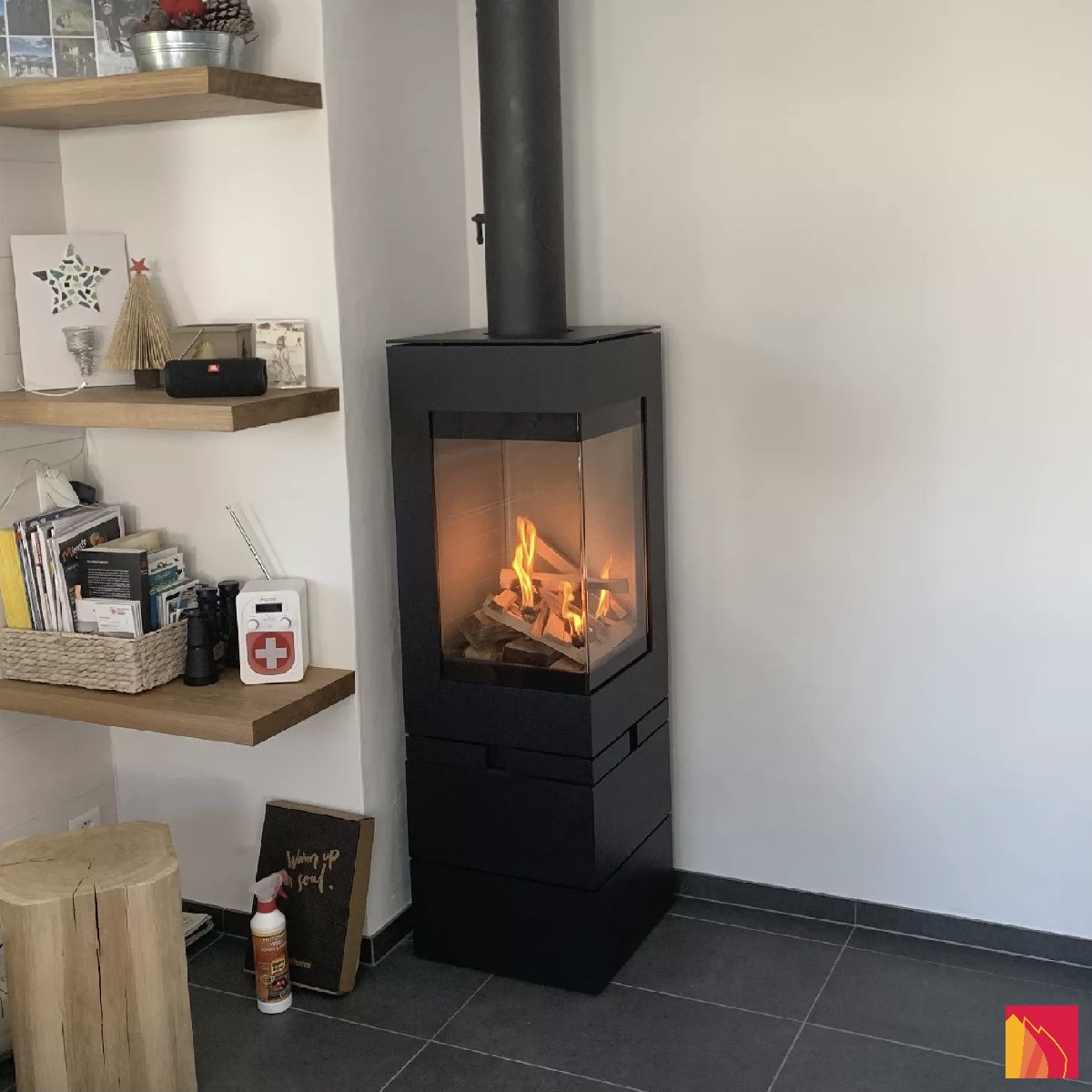 Estufa de leña Skantherm Elements 400 ángulo - Carron-Lugon