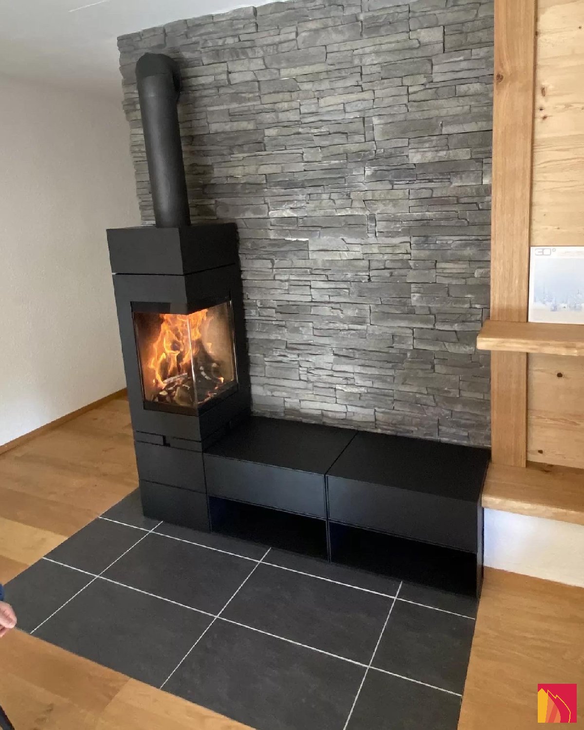 Estufa de leña Skantherm Elements 400 ángulo - Carron-Lugon