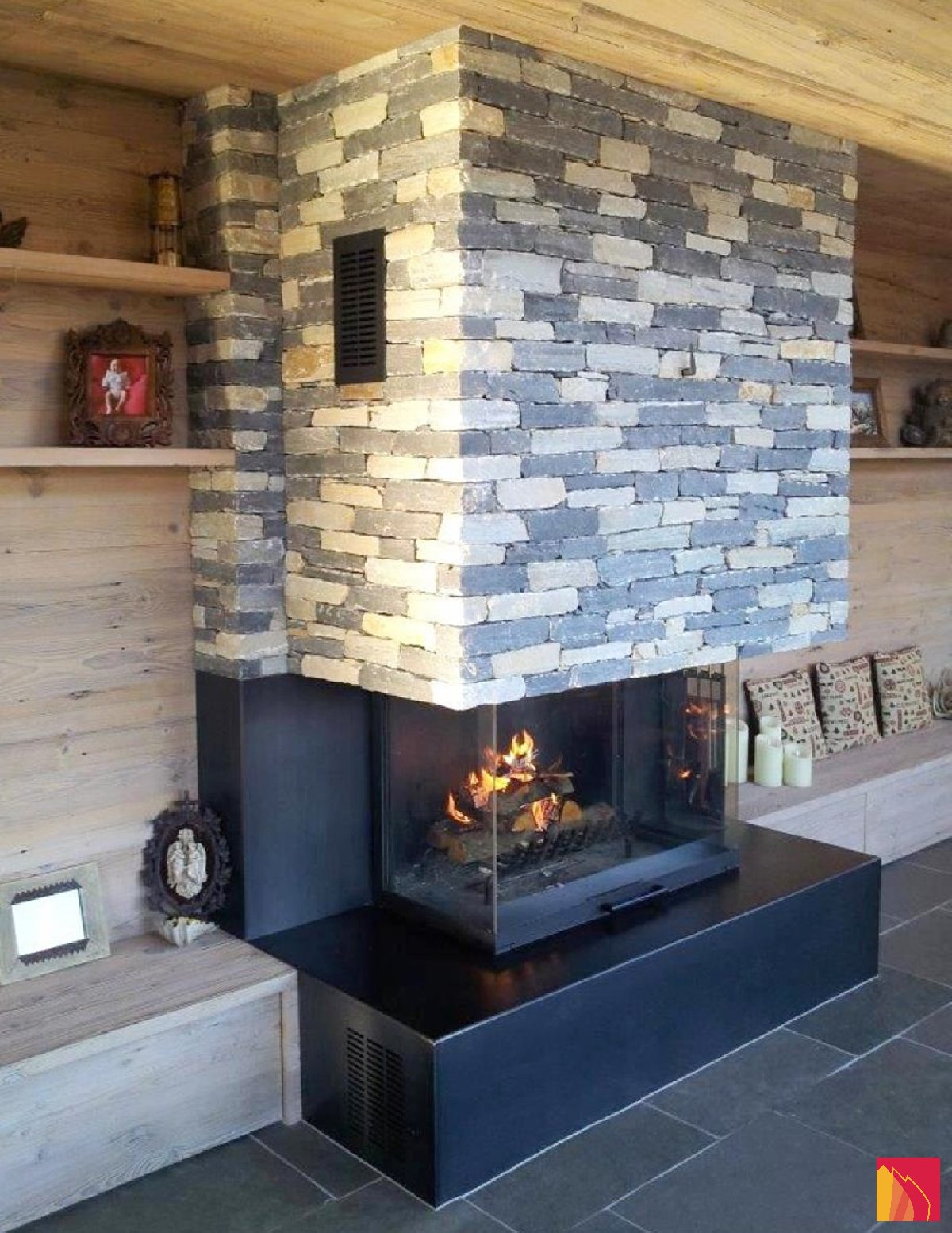 Chimenea de tres hojas con base de acero y revestimiento de piedra St-Léonard - Carron-Lugon
